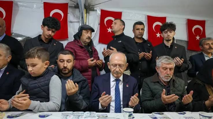 Kılıçdaroğlu’ndan Şehit Polis Ahmet Türkoğlu’nun Ailesine Taziye Kılıçdaroğlu’ndan şehit polis ahmet türkoğlu’nun ailesine taziye