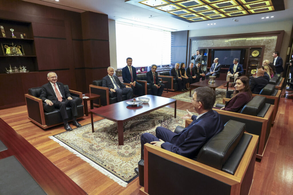 Kılıçdaroğlu: “Eğitim Sisteminin Tümüyle Değişmesi Lazım” Kılıçdaroğlu: “eğitim sisteminin tümüyle değişmesi lazım”