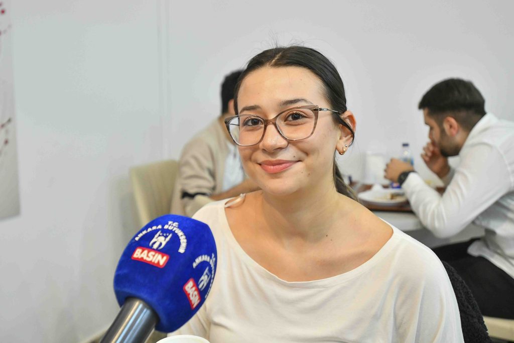Gençlik Sofraları Yeni Eğitim Yılına Hazır: 4 Noktada Ücretsiz Sıcak Yemek Simay gulek